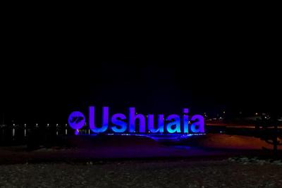 El Cartel De Ushuaia Y Edificios Públicos Del Municipio De Ushuaia Se ...