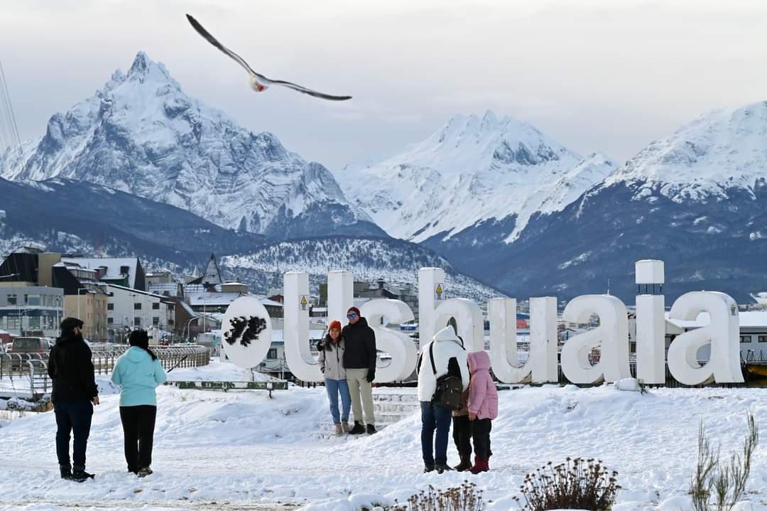 Cartel de Ushuaia nieve