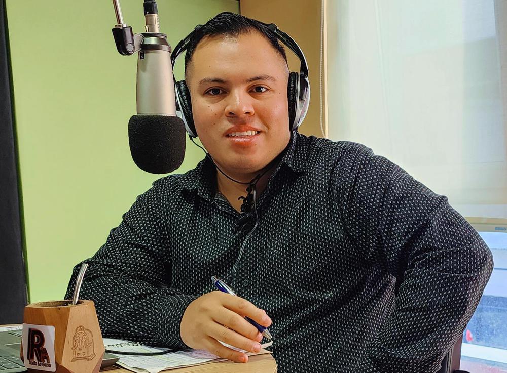 Angel Fretes radio