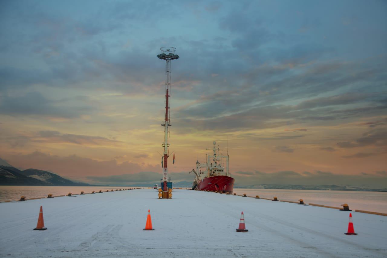 Muelle Ushuaia buque pesquero