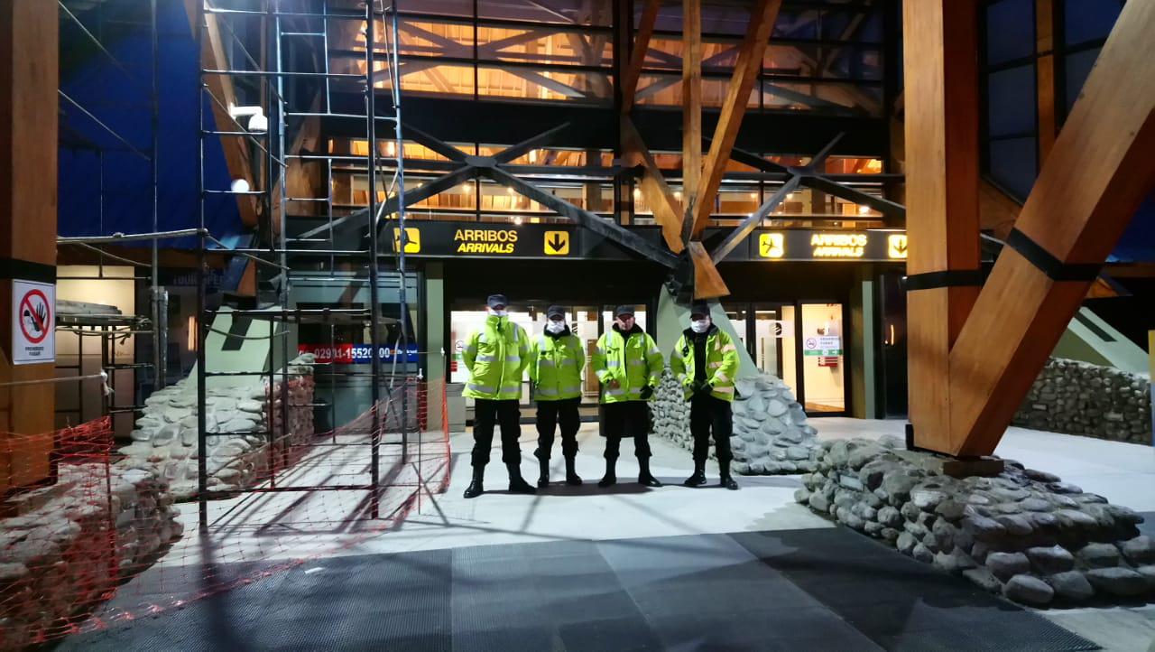 Policía Aeropuerto virus