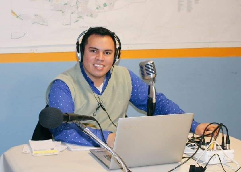 Angel Fretes radio afuera