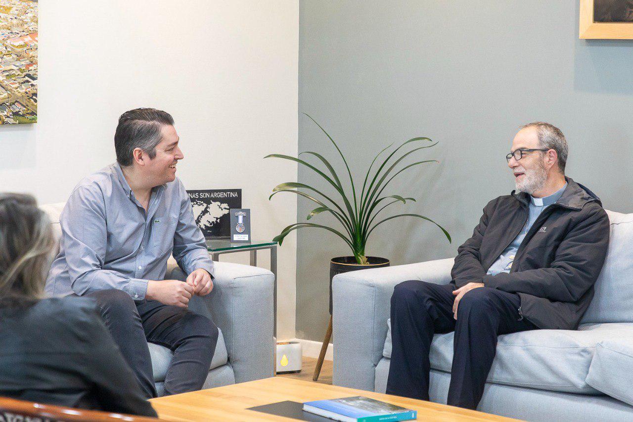 Martin Pérez con monseñor Ignacio Damián Medina