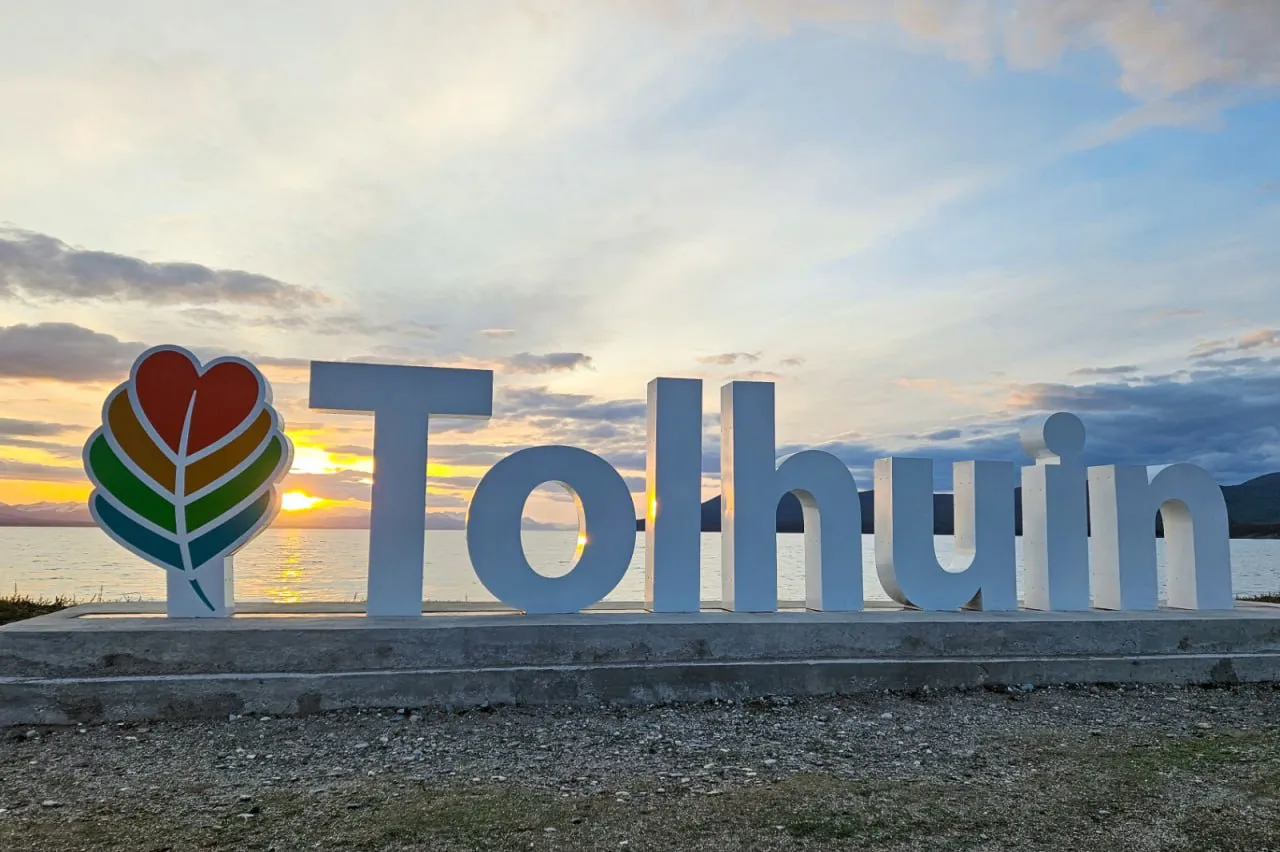 Tolhuin atardecer 