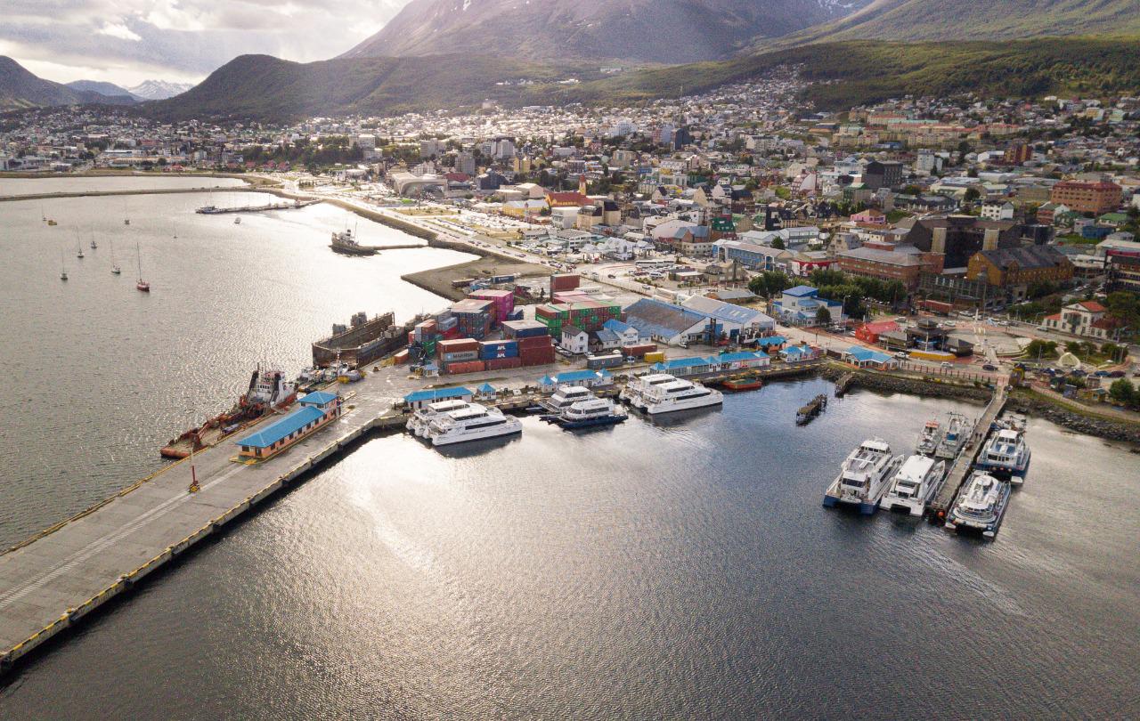 Puerto de Ushuaia atardecer