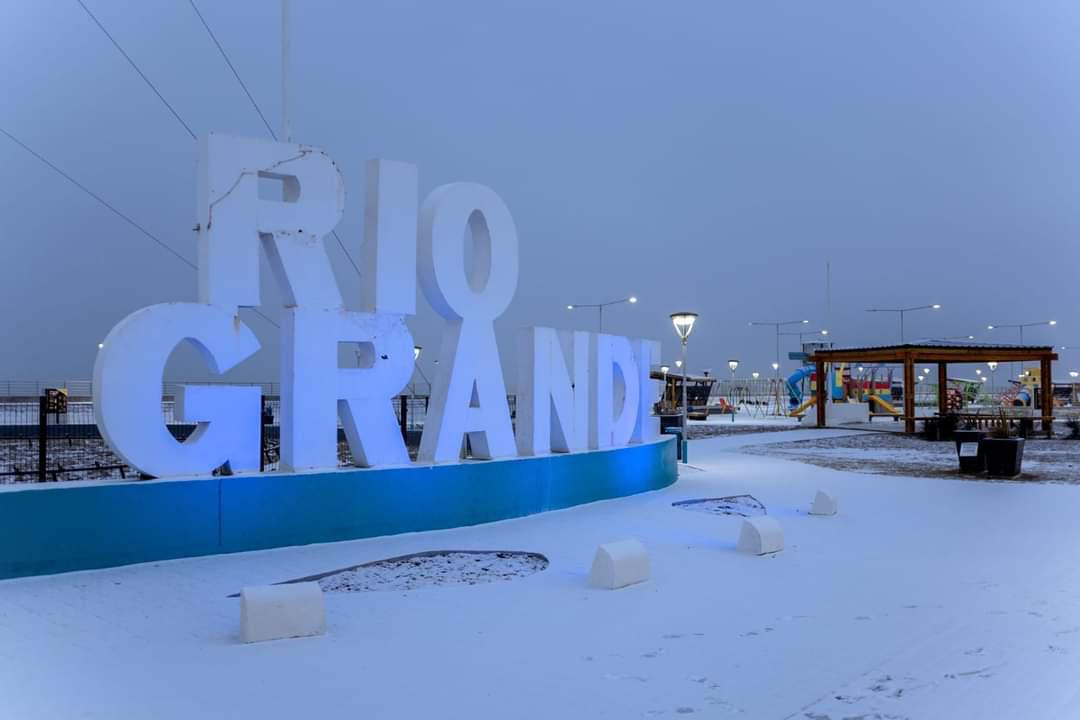 Cartel Río Grande nieve