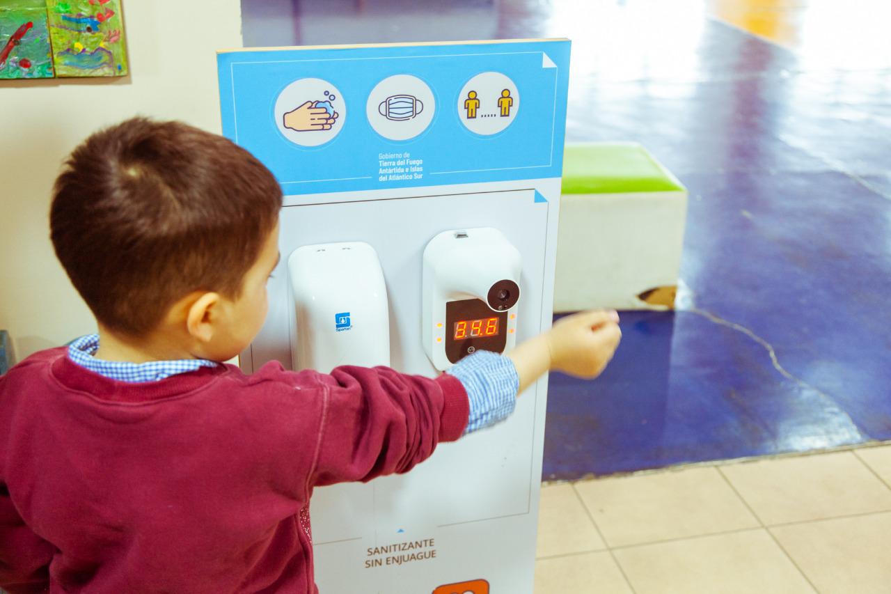 Totems sanitizantes escuelas