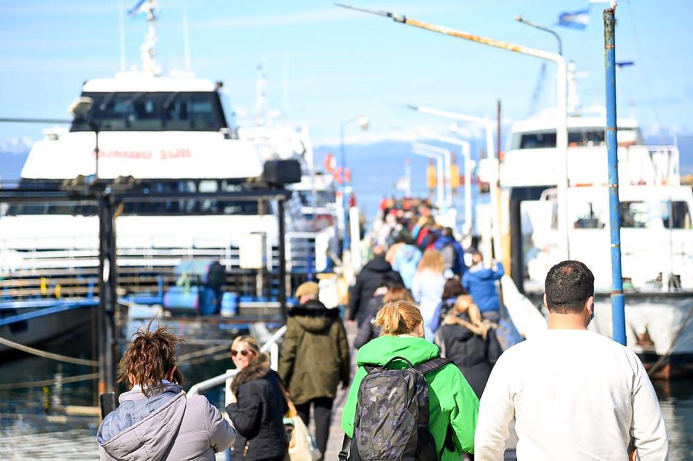 Turistas catamaranes