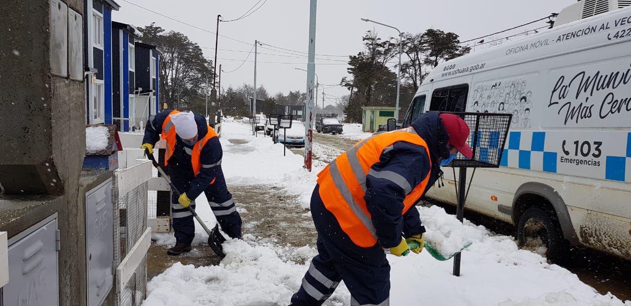 Muni Ush limpieza veredas nieve