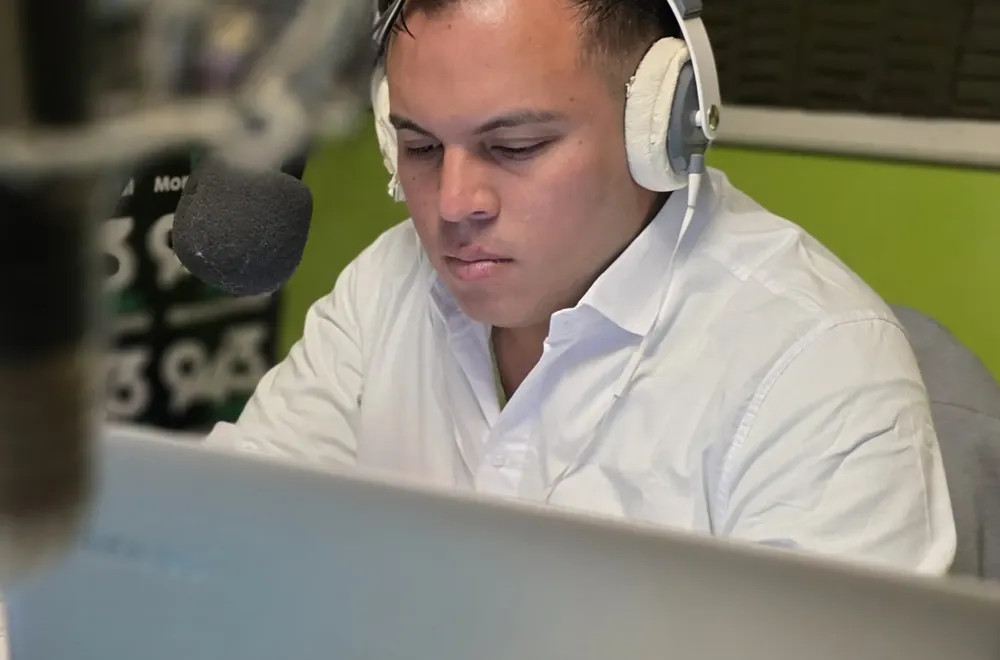 Angel Fretes radio serio