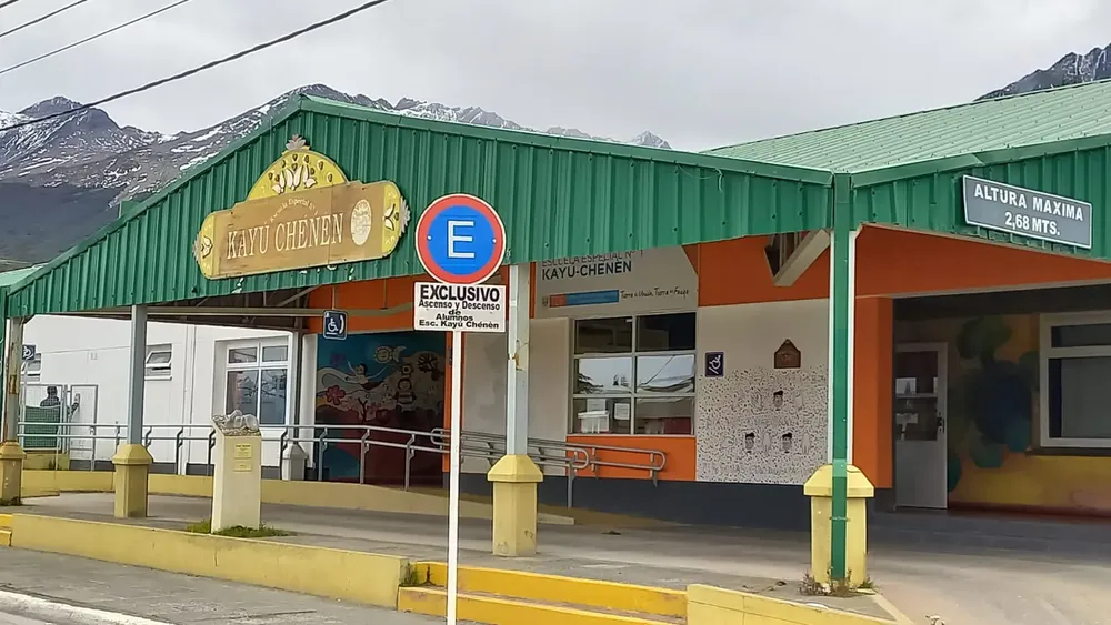 La-Escuela-Especial-Kayu-Chenen-continua-sin-servicios-de-comedor-y-transporte