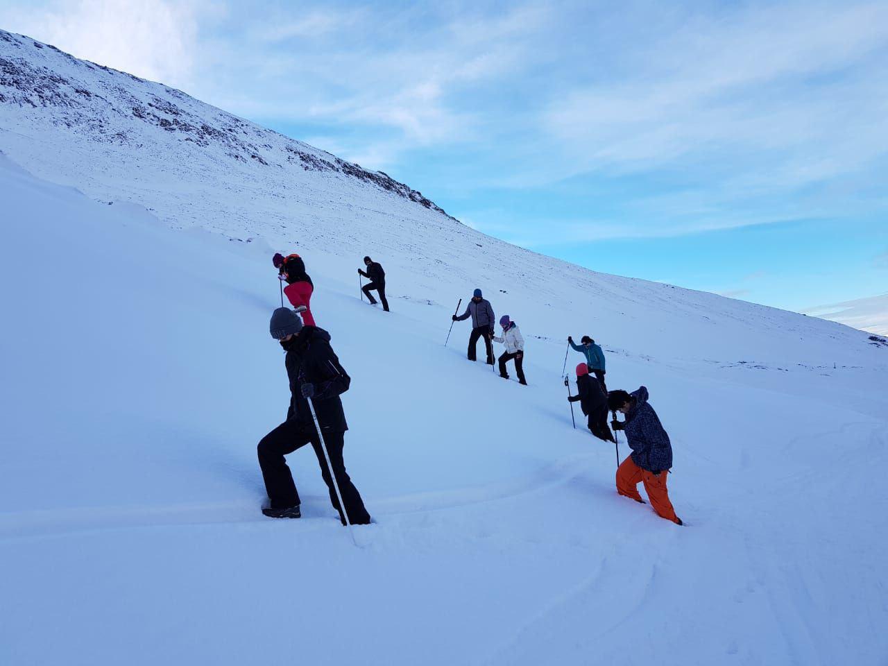 Montaña caminata nieve