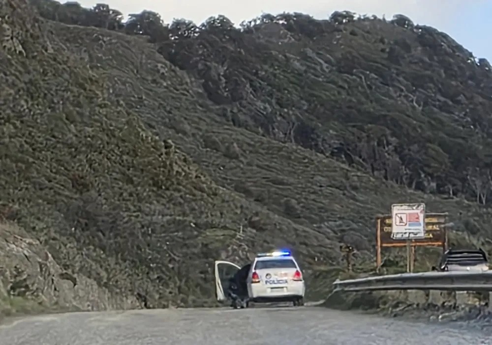 Policia en Playa Larga 