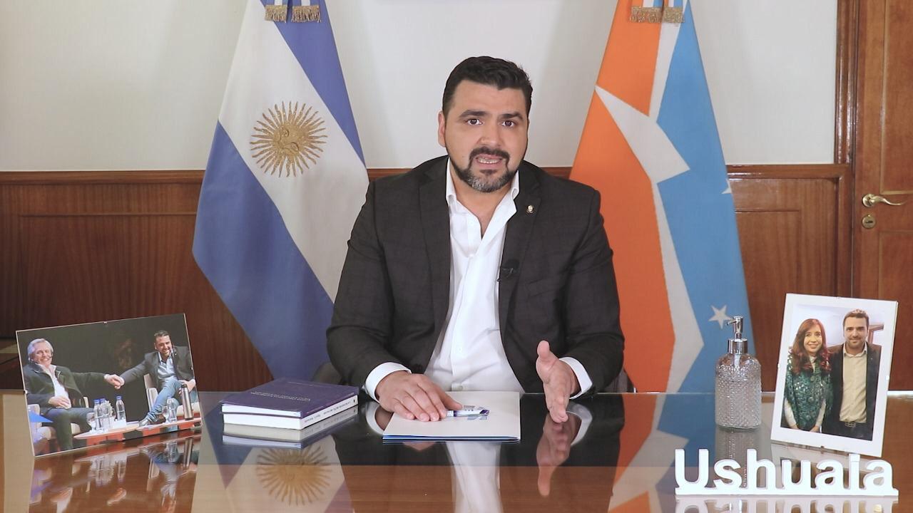 Walter Vuoto habla a la gente oficina