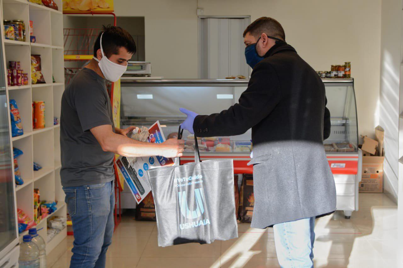 Entrega de sanitizantes