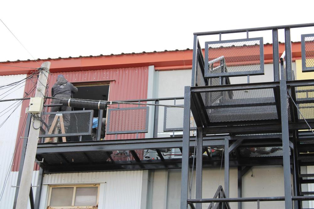 Escalera emergencia edificio