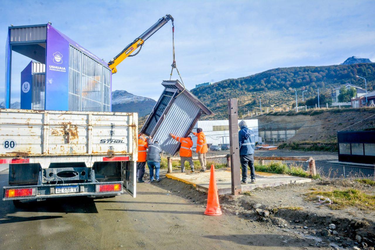 Puesta de garitas de colectivos Ushuaia