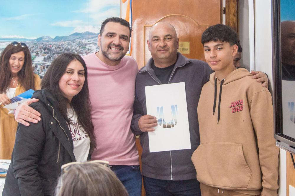 Picsart_23-12-19_19-24-56-250