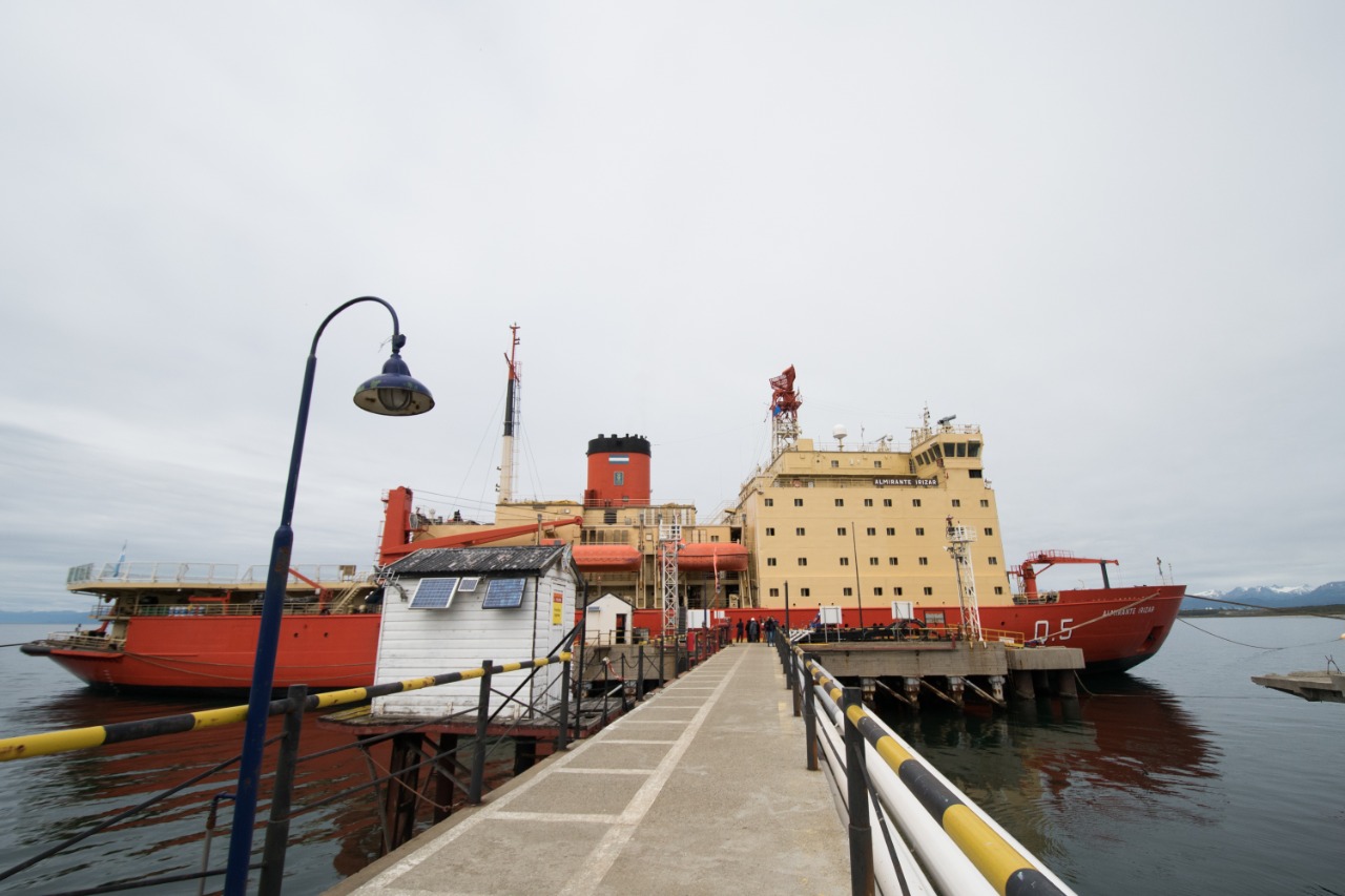 Ara almirante Irizar