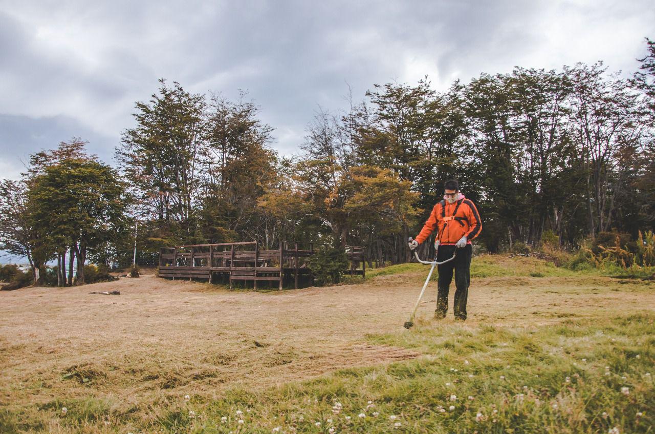 Corte de césped paseo del libro Ushuaia