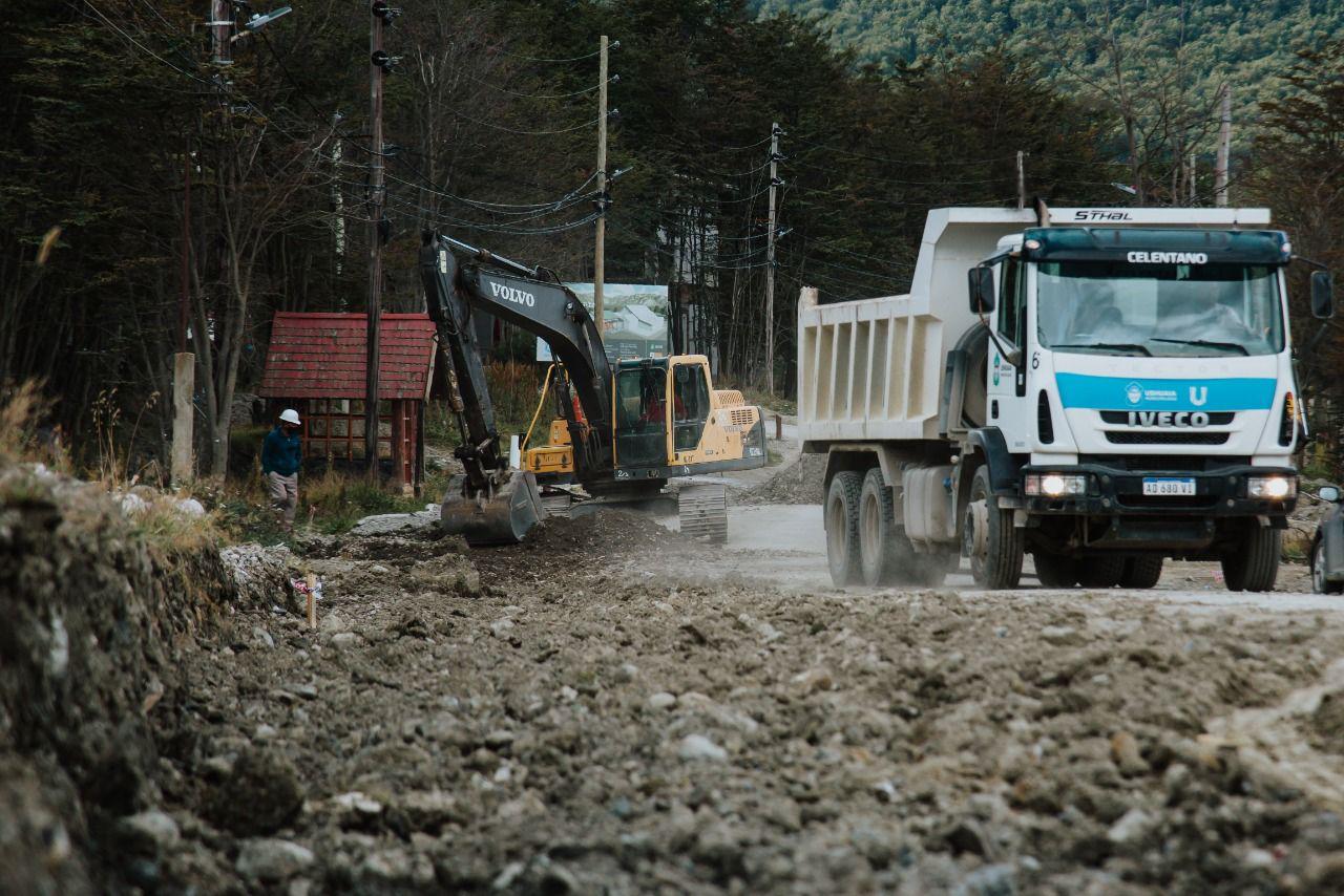 Maquina Andorra calle tierra