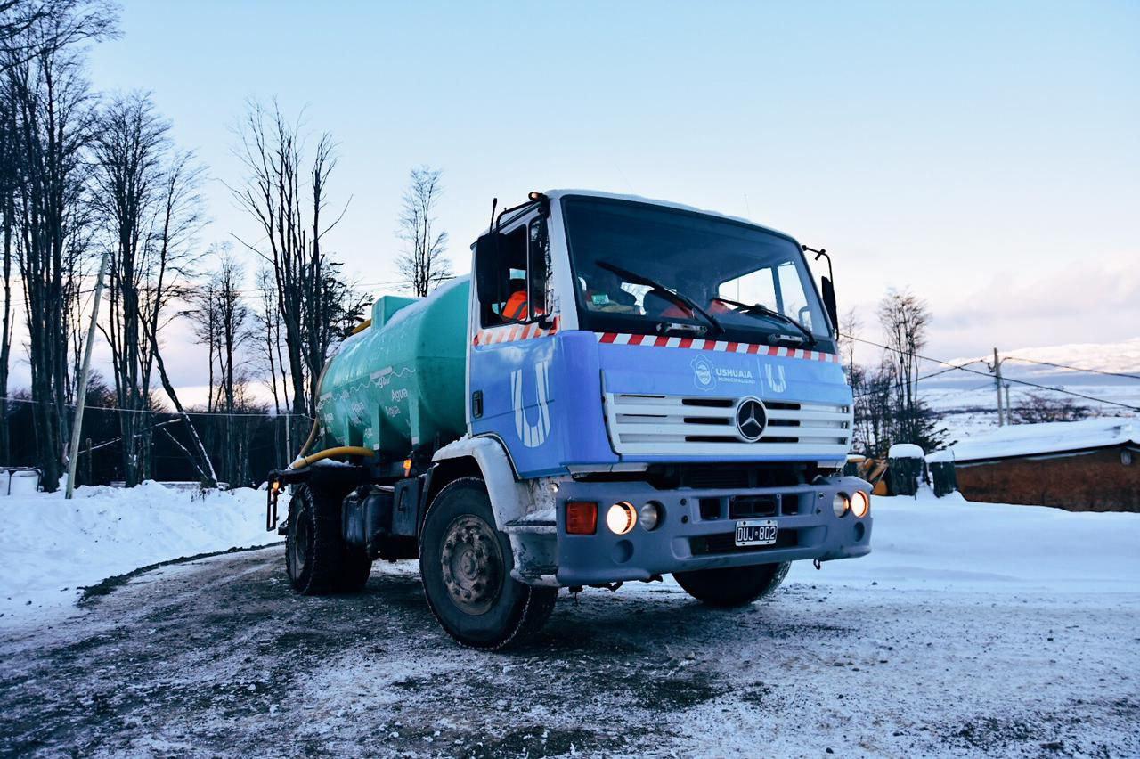 Aguatero zona alta Ushuaia nieve 