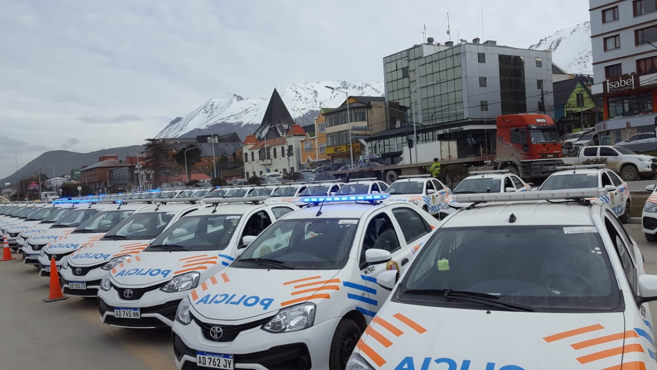 MÓVILES POLICÍA (7)