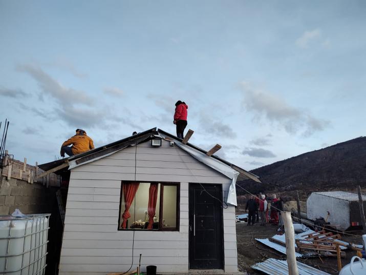 comunidad-une-para-reconstruir-vivienda-nada-por-vientos-fuertes-barrio-san-marti_1680