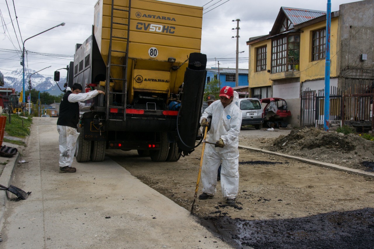 thumbnail_repavimentacion y asfaltado en barrio Calafate3