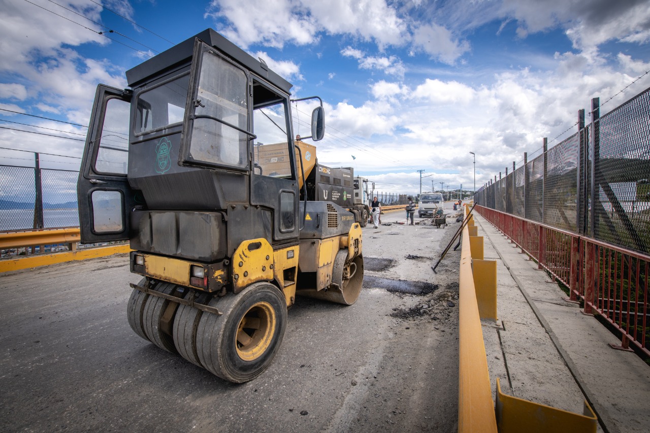 Arreglos sobre el puente amarillo 3[2726]