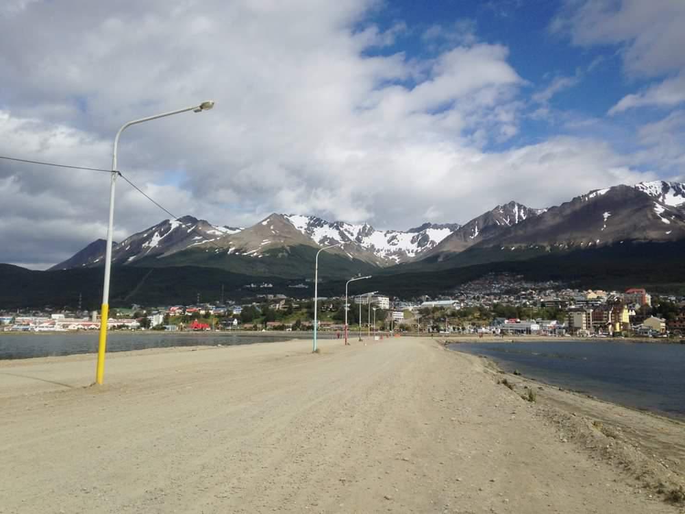 Pasarela Ushuaia calle tierra