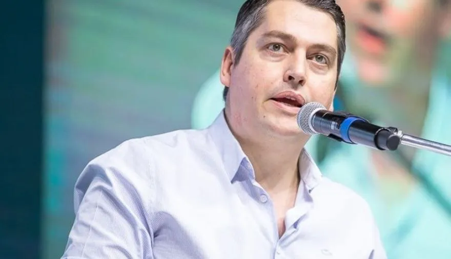 Martín Pérez hablando